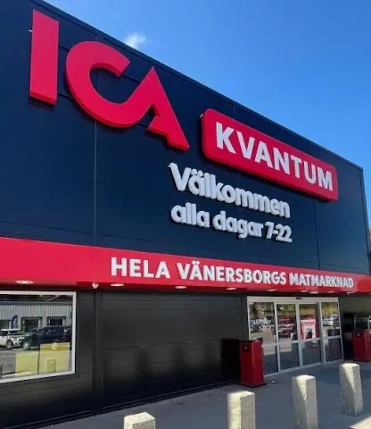 ICA Kvantum Vänersborgs fasad — Hela Vänersborgs matmarknad, öppet alla dagar 7–22